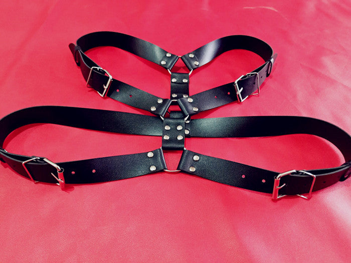 A wide belt and chest belt
